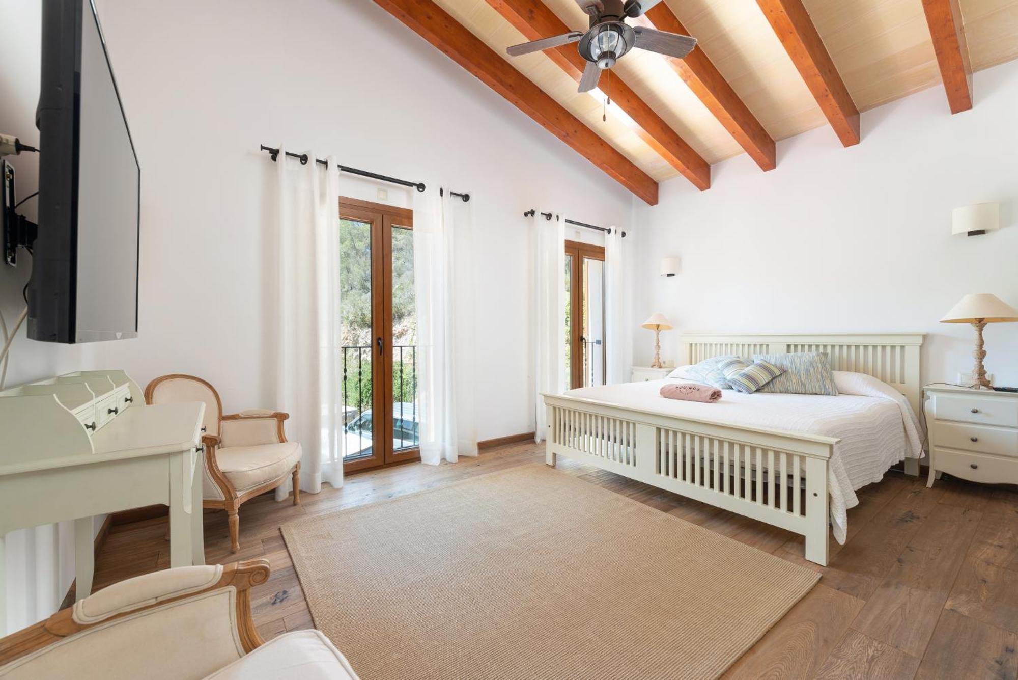 Es Foners En Con Piscina Y Jacuzzis En