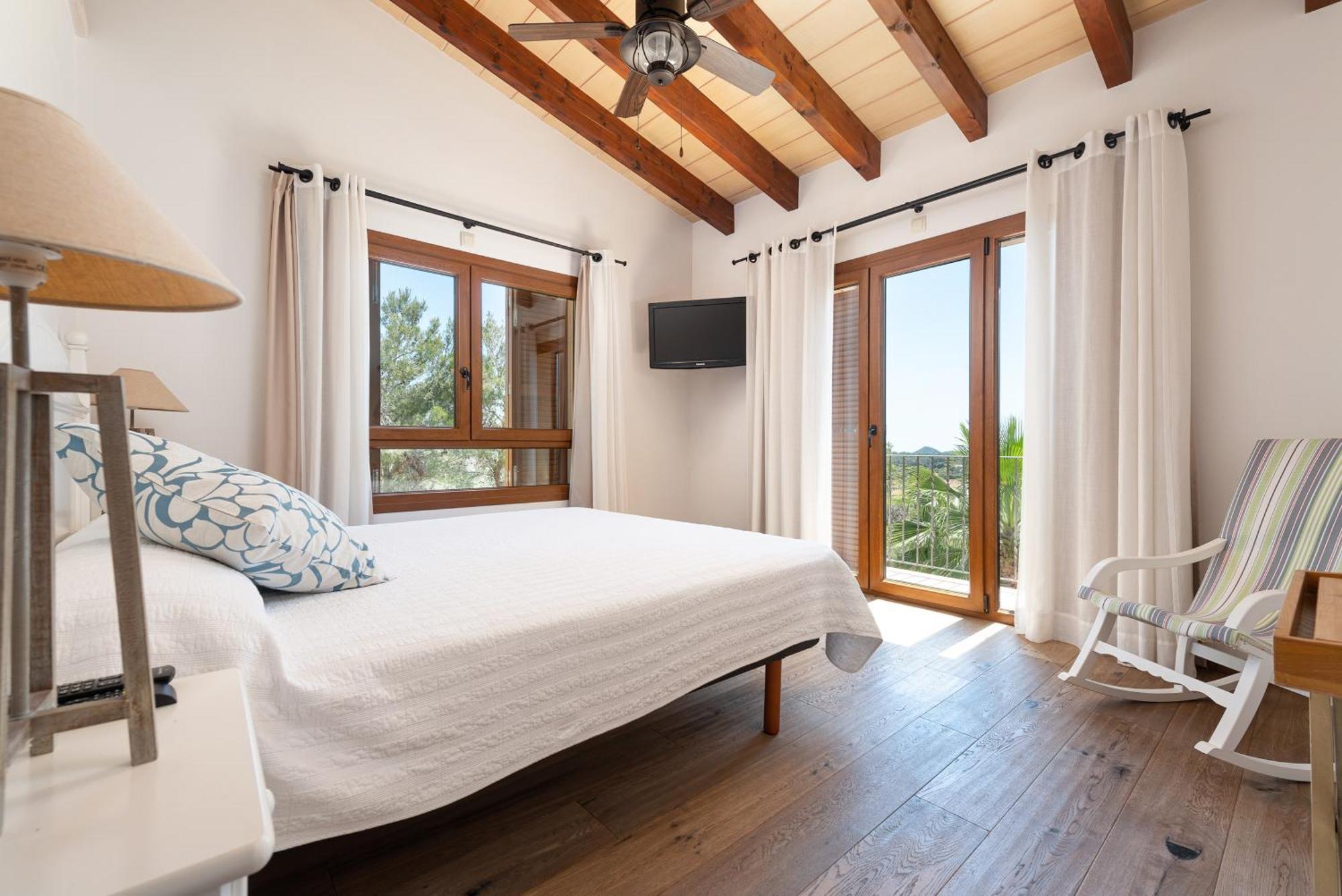 Villa Es Foners En Con Piscina Y Jacuzzis En *
