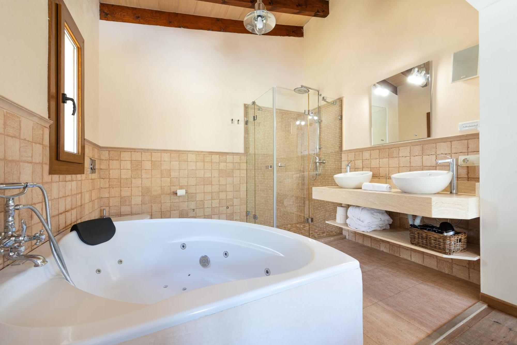 Villa Es Foners En Con Piscina Y Jacuzzis En