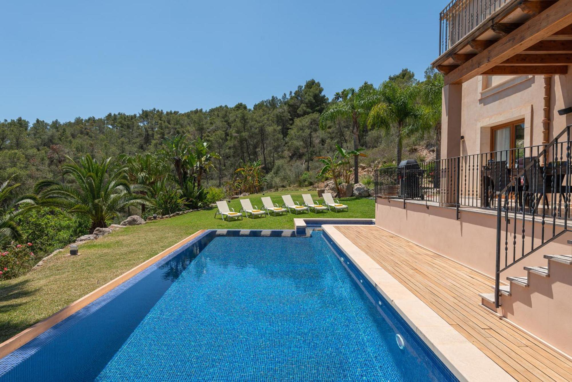 Es Foners En Con Piscina Y Jacuzzis En