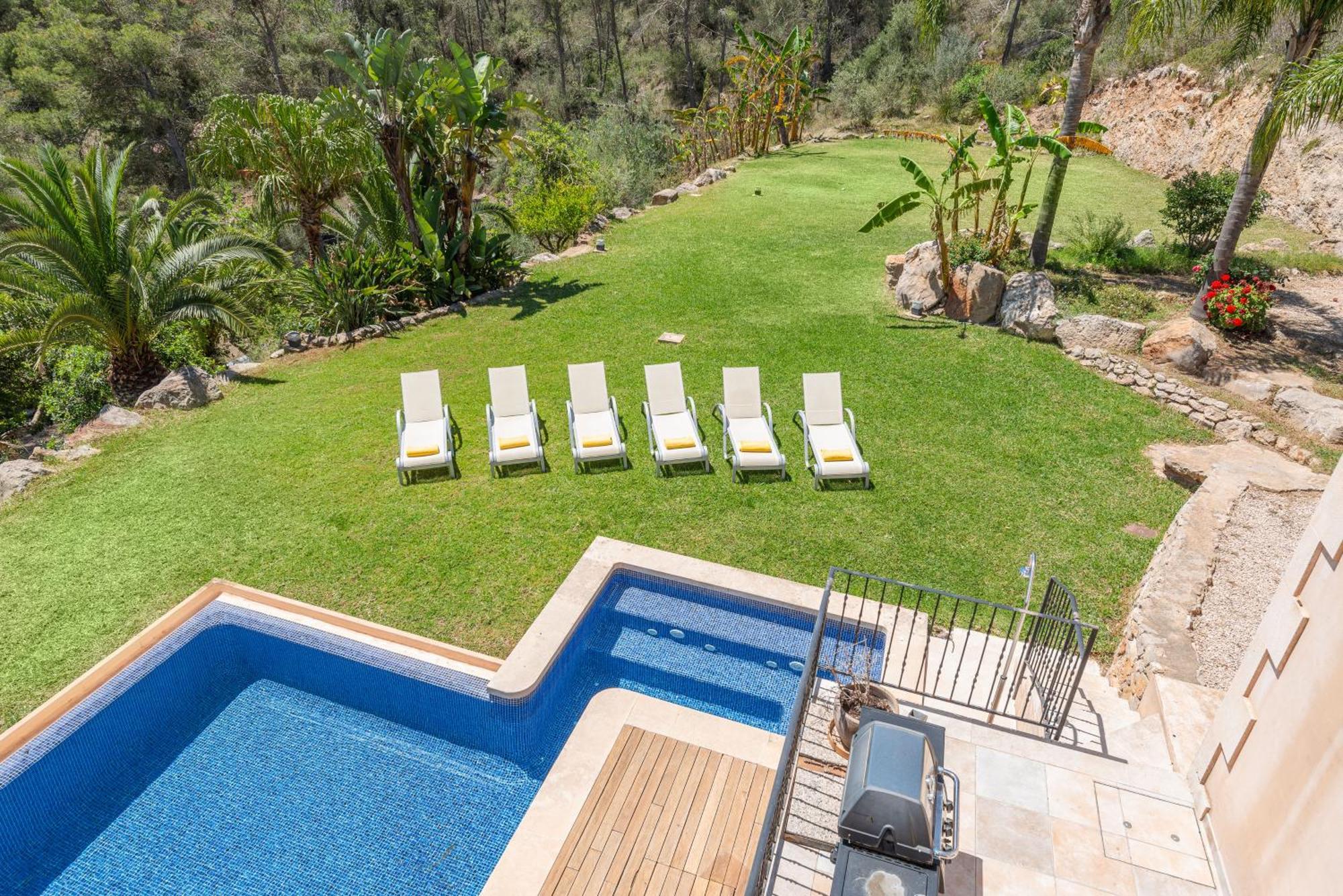 Es Foners En Con Piscina Y Jacuzzis En Villa *