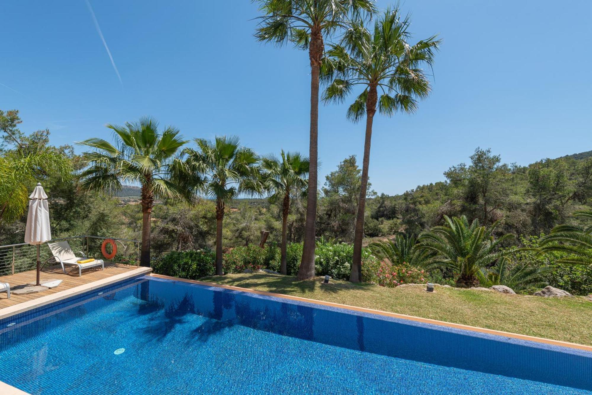 Es Foners En Con Piscina Y Jacuzzis En *