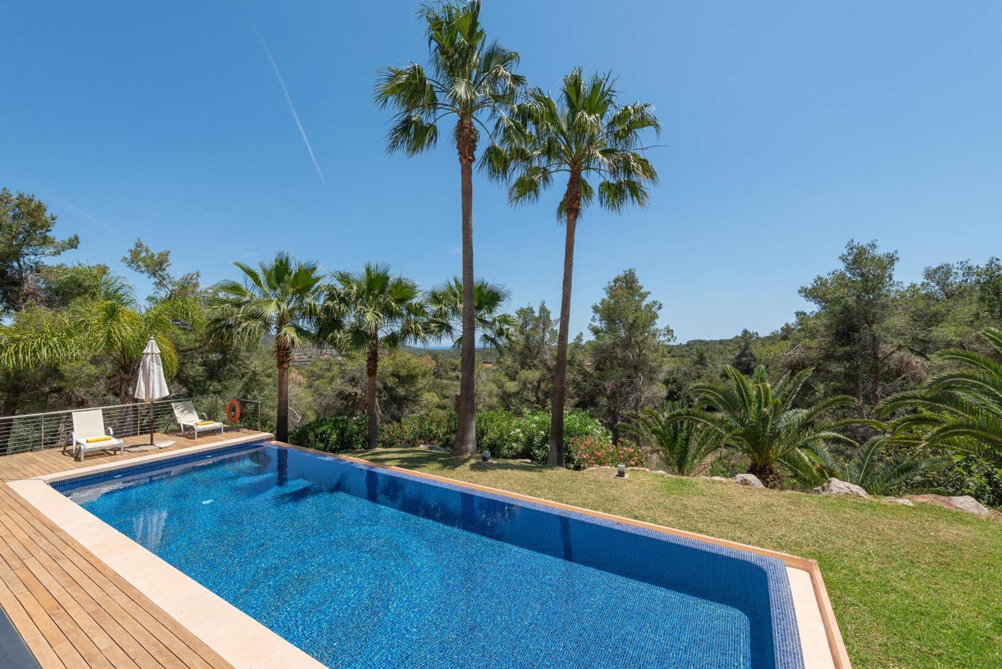 Es Foners En Con Piscina Y Jacuzzis En