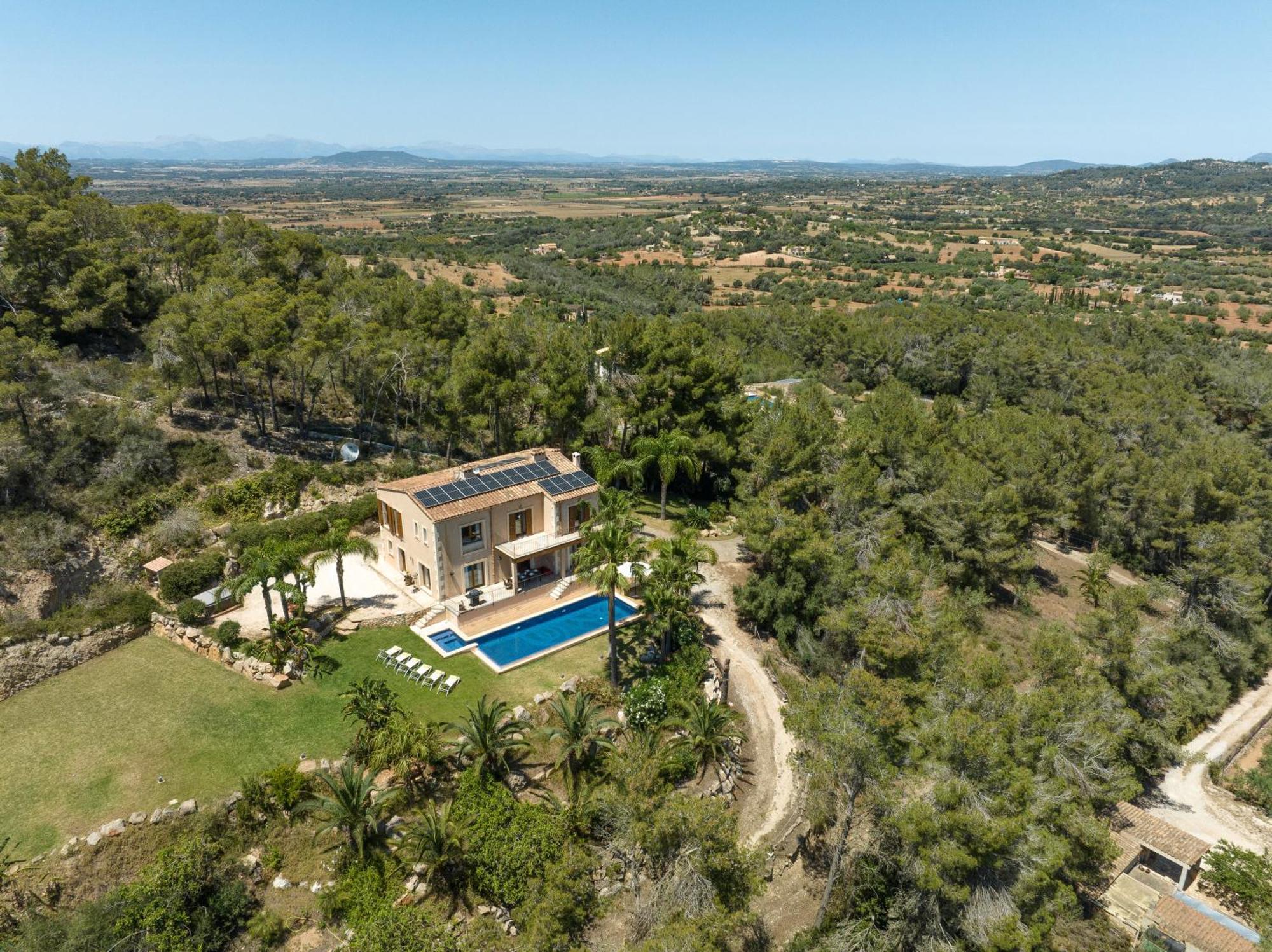 Es Foners En Con Piscina Y Jacuzzis En Villa *